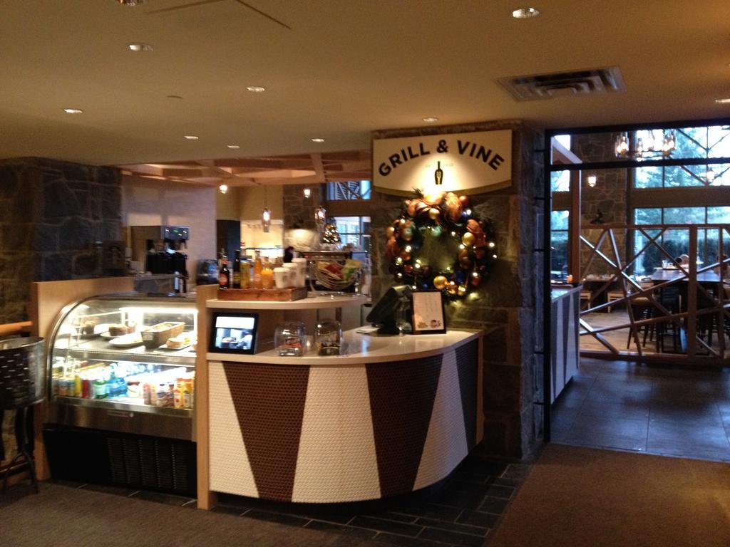 The Westin By Latour Aparthotel Whistler Bagian luar foto