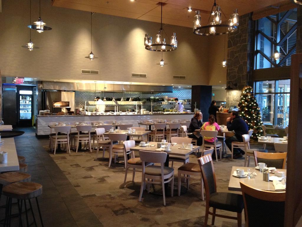 The Westin By Latour Aparthotel Whistler Bagian luar foto