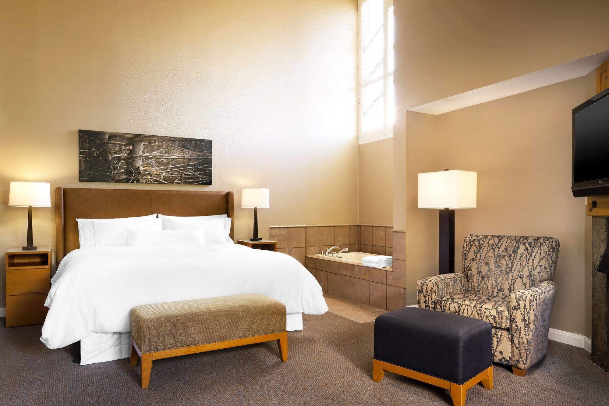 The Westin By Latour Aparthotel Whistler Bagian luar foto